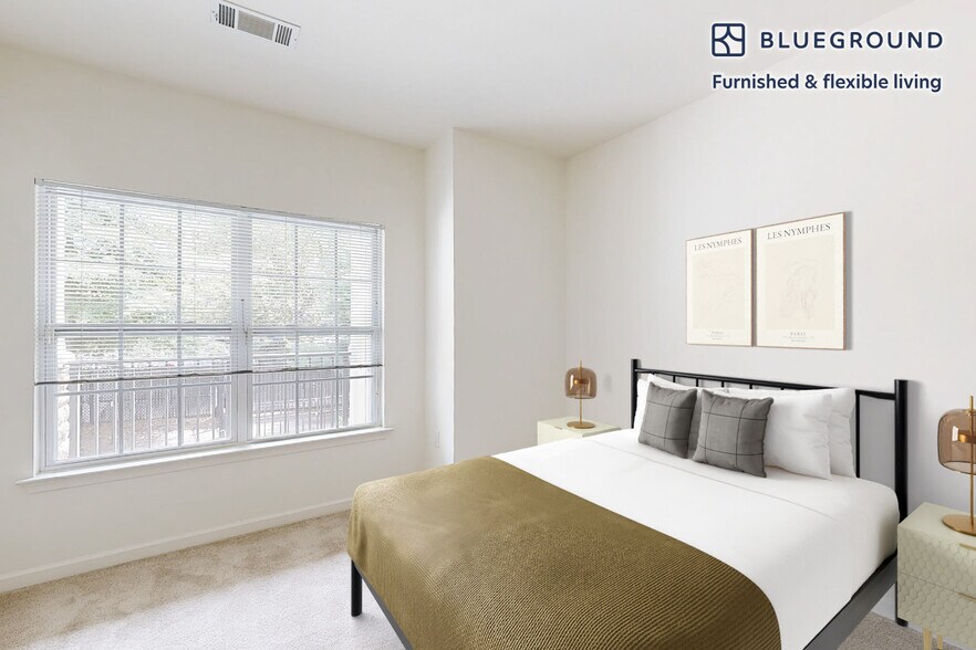 Building Photo - 80 N Central Ave