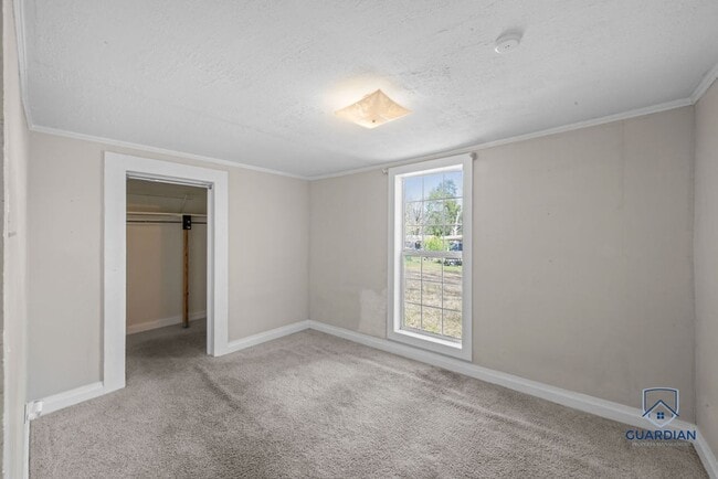 Building Photo - 3 bedrooms, 1.5 bath on large lot in North...