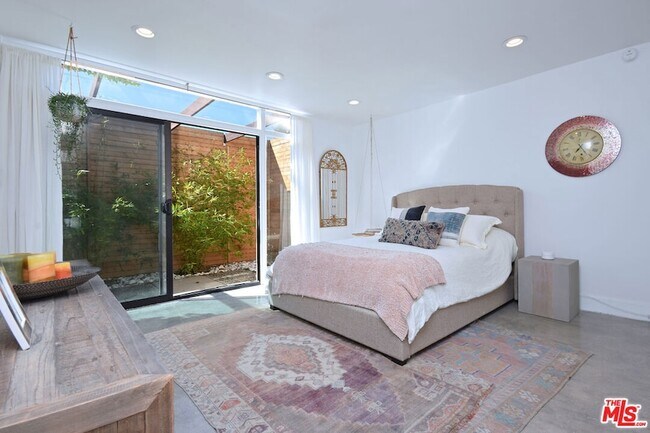 Building Photo - 3744 Cody Rd