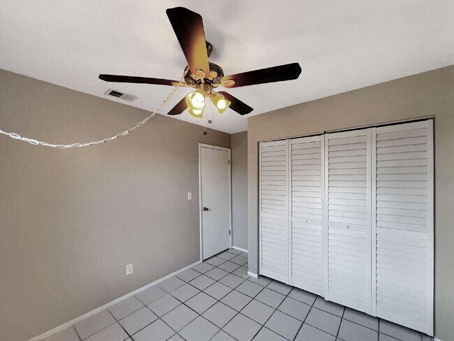 Building Photo - Cozy Inside, Spacious Outside: Fort Myers 2 Bed / 1 Bath + Giant Lawn + W/D Hookups — Pets Accepted