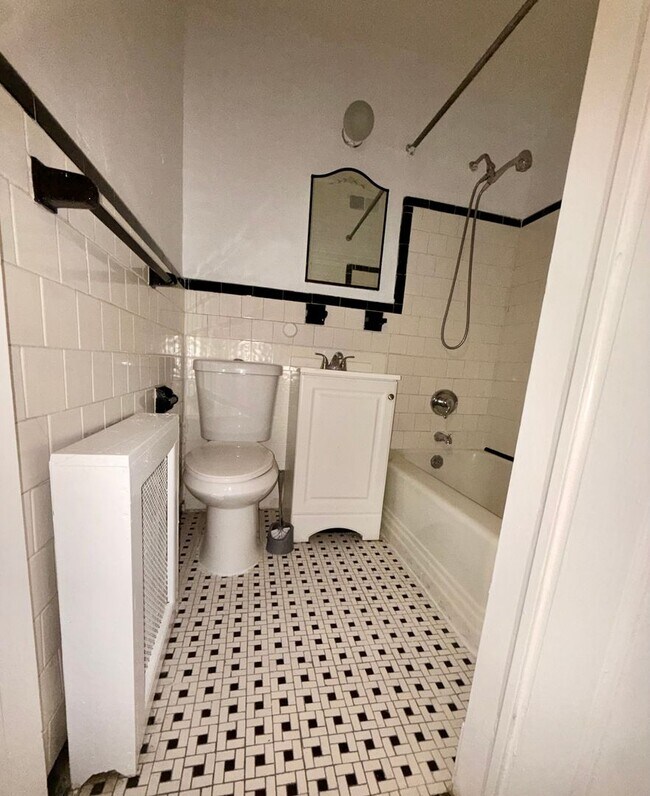 Building Photo - 4002 Edgewood Rd