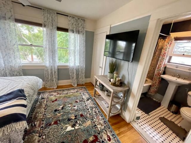 Building Photo - 2910 Grape Street