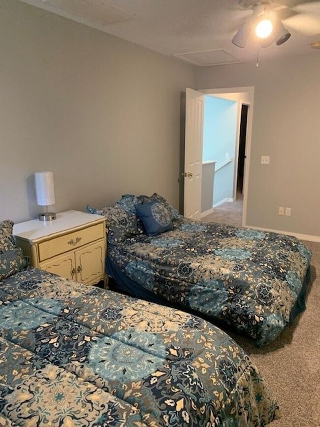 Building Photo - Furnished 4 Bedroom 3 Bath House in Kimberling City, MO with 2 car garage-Seasonal Lake View