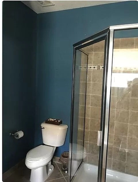 Room 2 bath - 108 Locustberry Ln