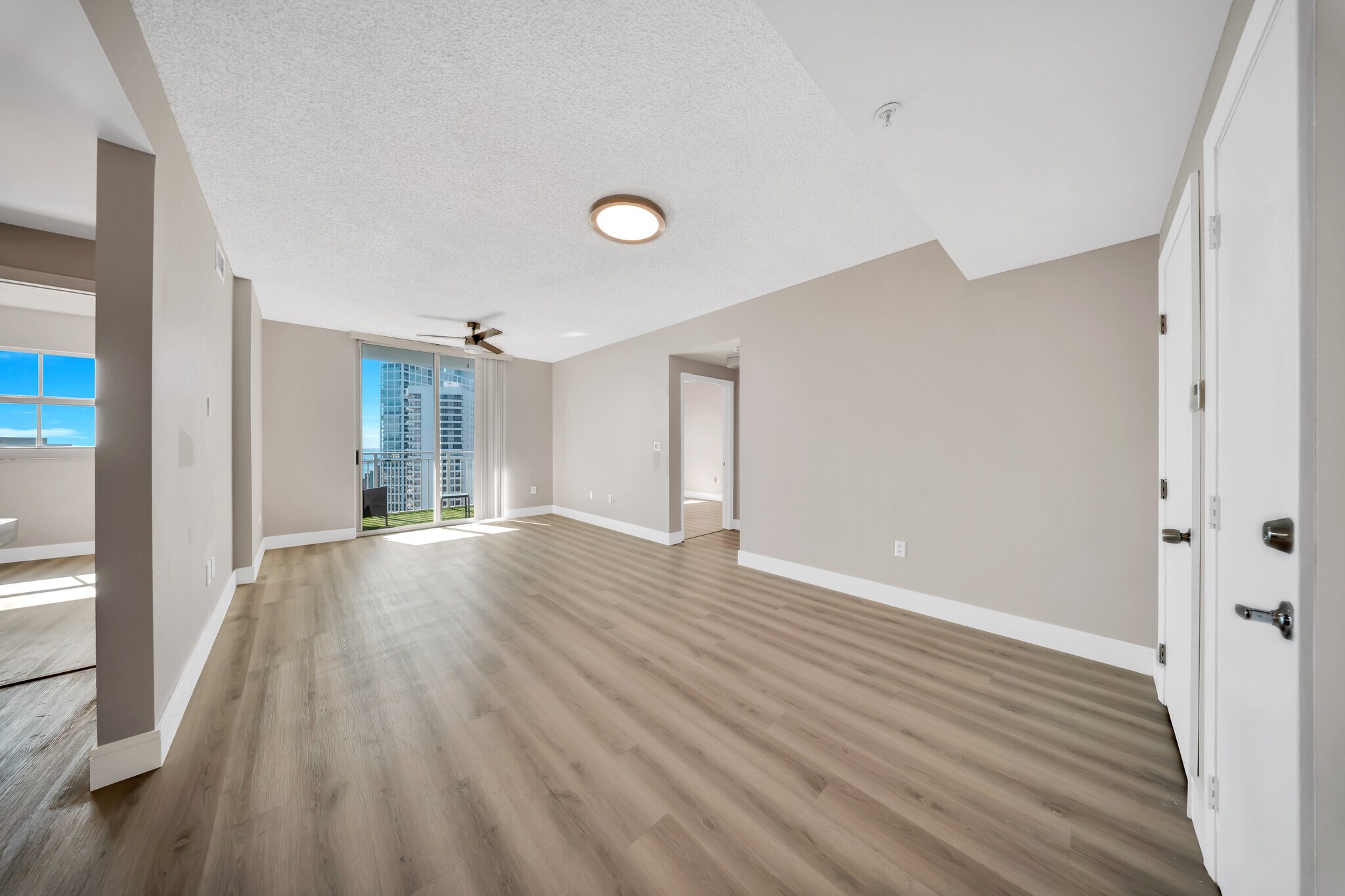 Building Photo - 185 SE 14th Ter