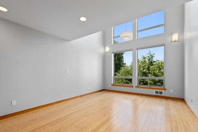 Building Photo - Air Conditioned West Seattle Live/Work Tow...