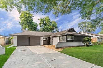 Building Photo - 8231 Garden Parks Dr