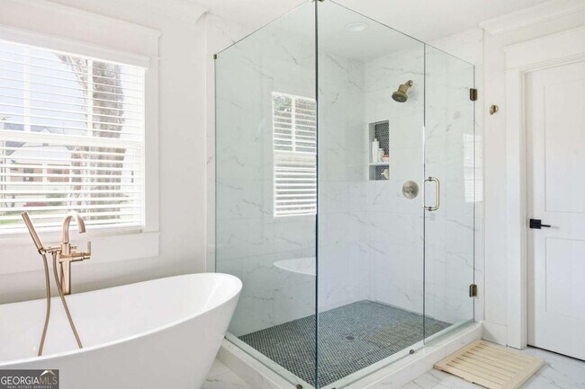 Building Photo - 318 Ashburton Ave SE