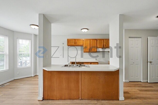 Building Photo - Unit
