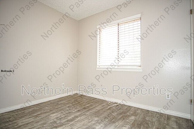 Building Photo - 8548 Arboleda Dr