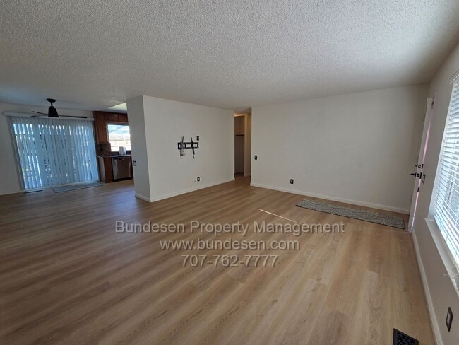 Building Photo - Charming updated 3-Bedroom, 2 bathroom Home with Expansive Outdoor Living in Rohnert Park