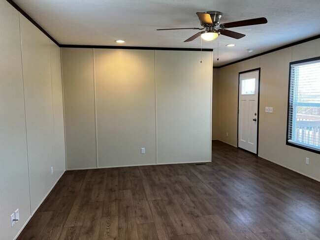 Building Photo - 709 N Collins Fwy