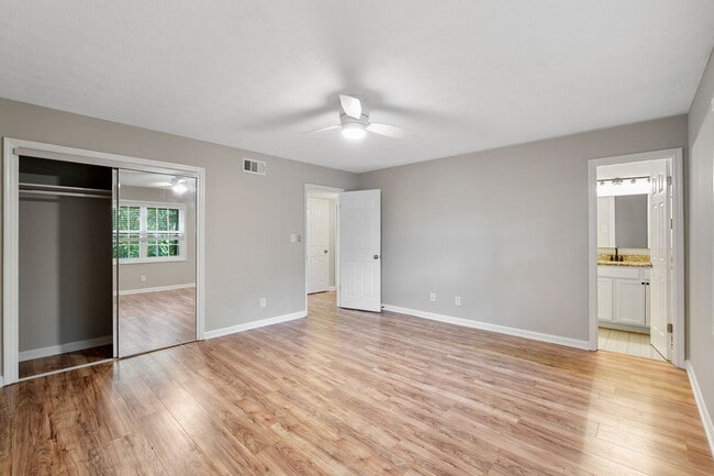 Building Photo - 325 Winding River Dr