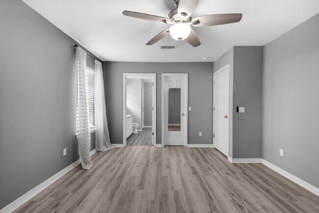 Building Photo - 9761 Leeward Way