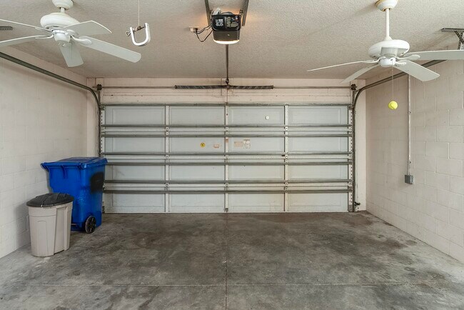 Building Photo - 4040 Red Pine Ln