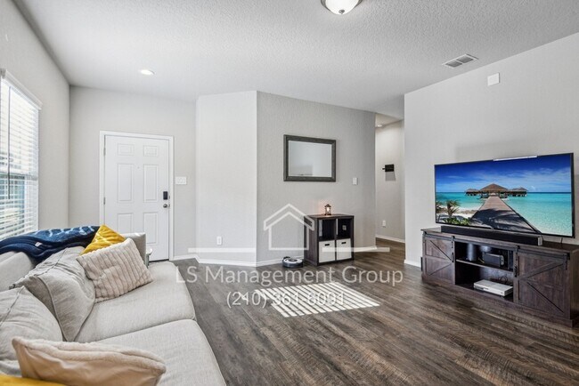 Building Photo - 7145 Pisces Wy