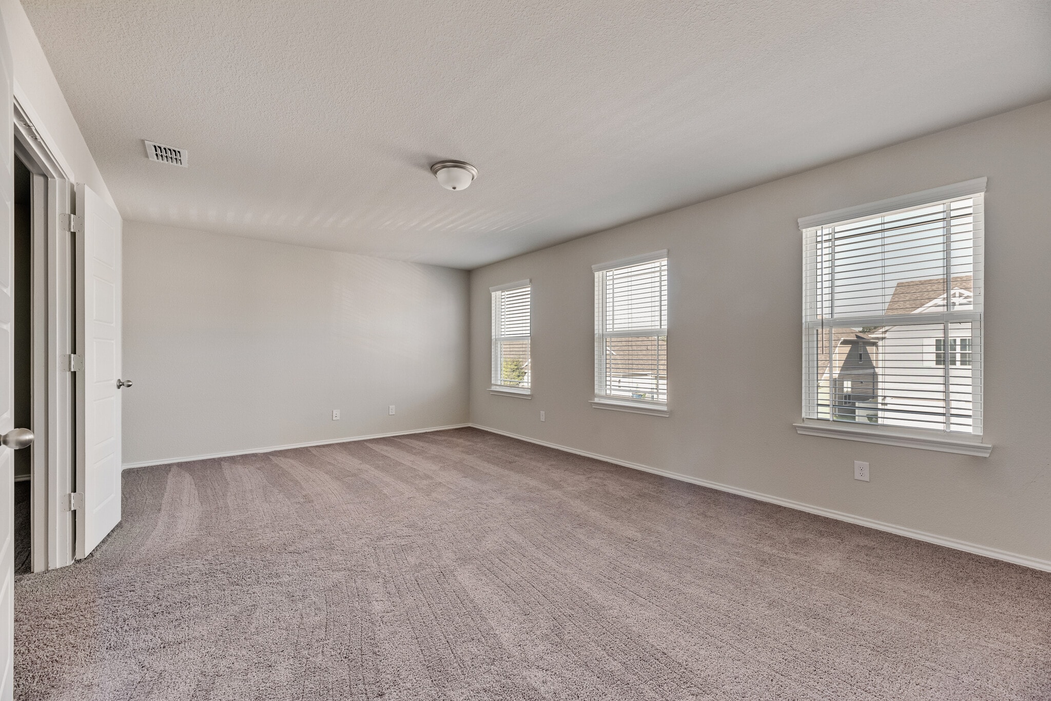 Building Photo - 5913 Hopkins Dr