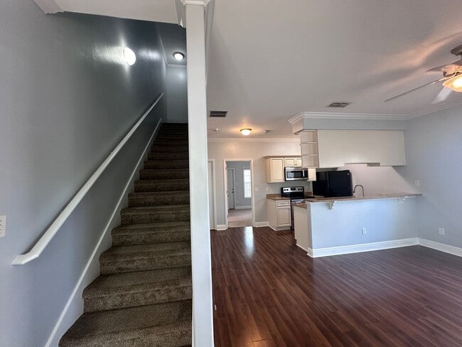 Building Photo - 1926 Corvallis Ave