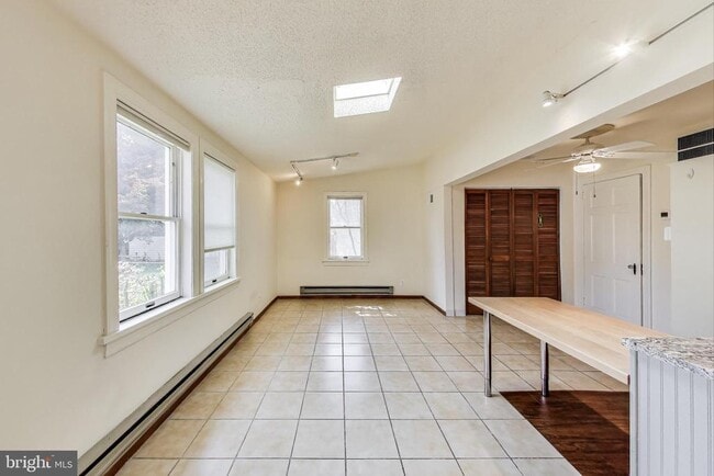 Building Photo - 5516 Greentree Rd