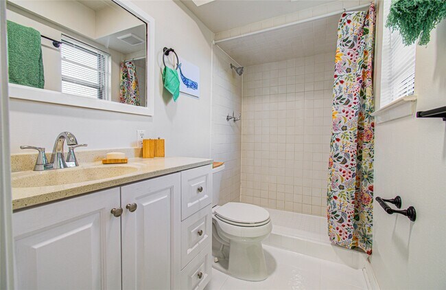 Building Photo - 5926 Ettrick Dr