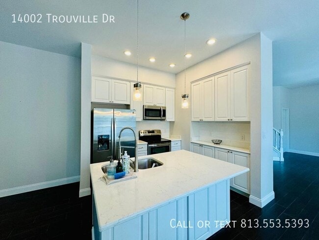 Building Photo - 14002 Trouville Dr