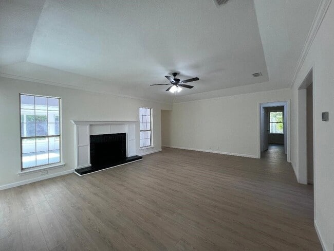 Building Photo - 1500 Hyde Park Blvd