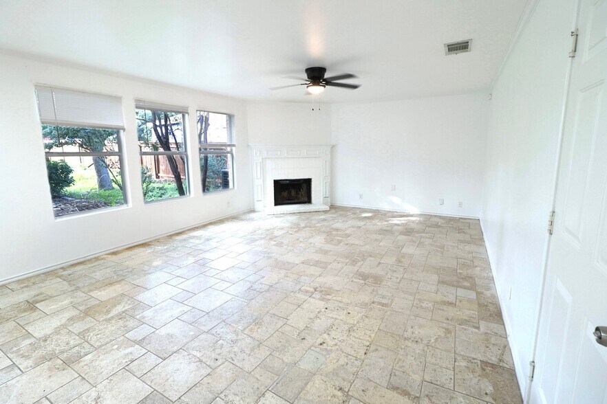 Building Photo - 1208 Creek Knoll
