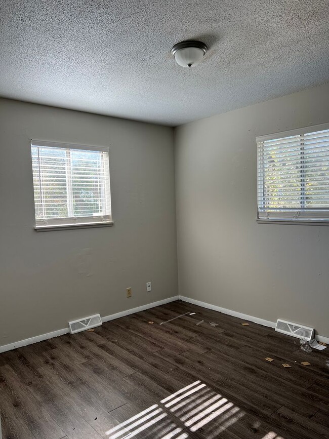 Building Photo - Remodeled 2 bedroom, 1 bathroom duplex