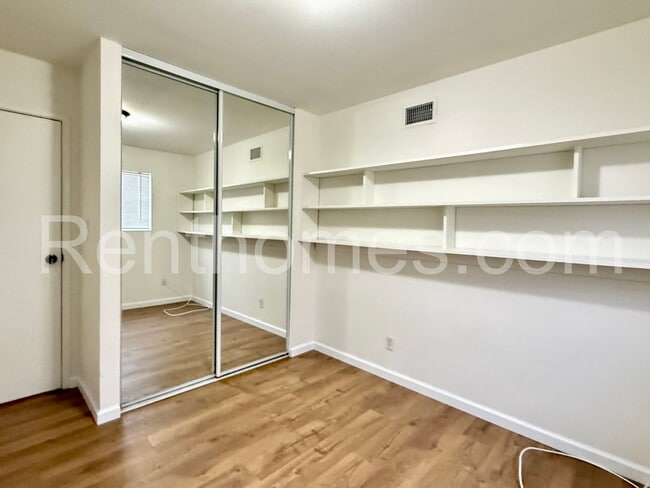 Building Photo - 5511 Chandler Dr