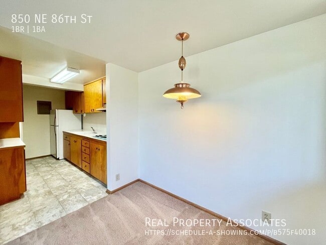 Building Photo - 850 NE 86th St