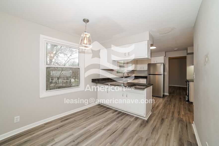 Building Photo - 6619 N Greenmont Rd