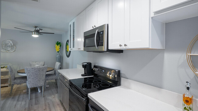 Building Photo - 510 N Villa Ct