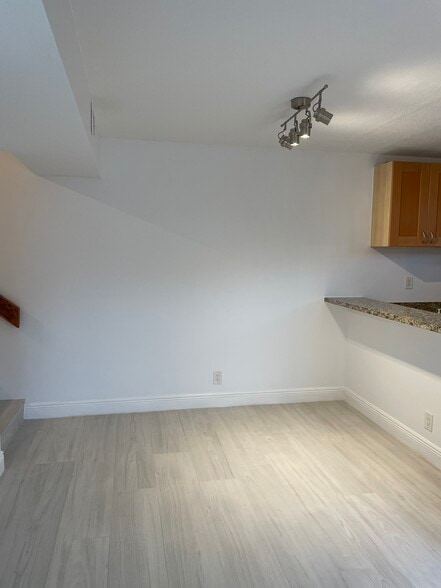 Dining room - 3878 Victoria Dr