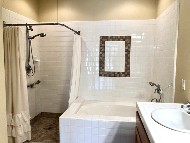 Building Photo - 1750 Nolina Ct