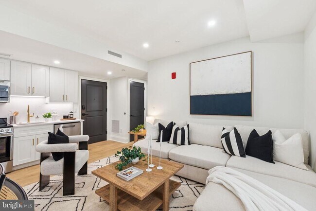 Primary Photo - 135 S 19th St