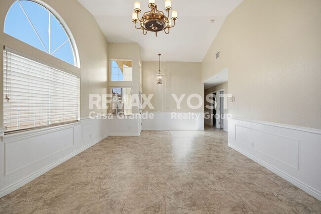 Building Photo - Life Is Better by the Lake!