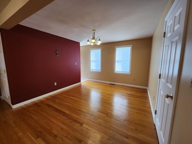 Building Photo - 2 Canter Ct