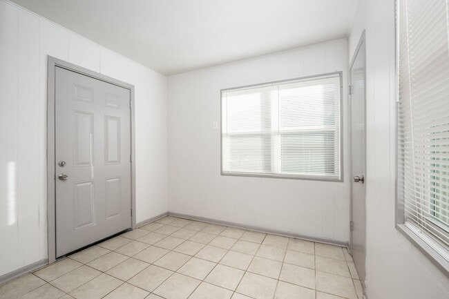 Building Photo - 723 Glen Rhea Dr