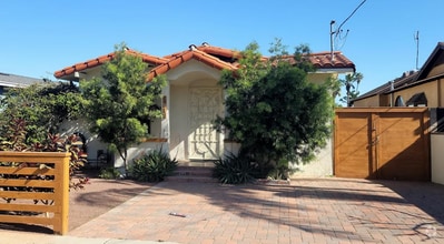 Building Photo - Bright  3bed/2bath single family home with...