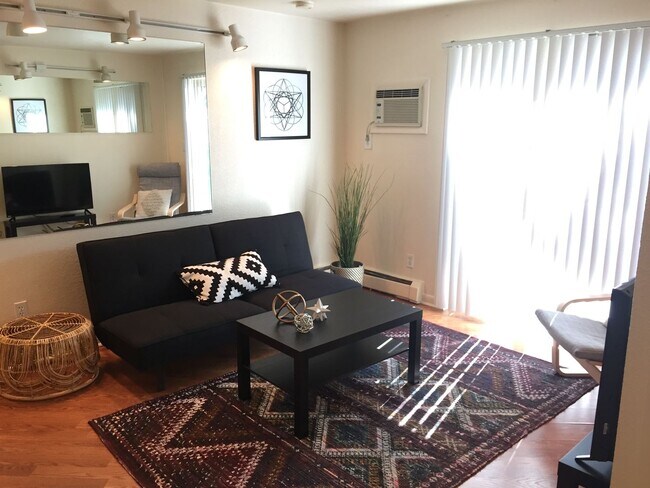 Primary Photo - RENT SPECIAL & LEASE OPTIONS! Cat-friendly...