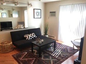 Building Photo - RENT SPECIAL & LEASE OPTIONS! Cat-friendly...