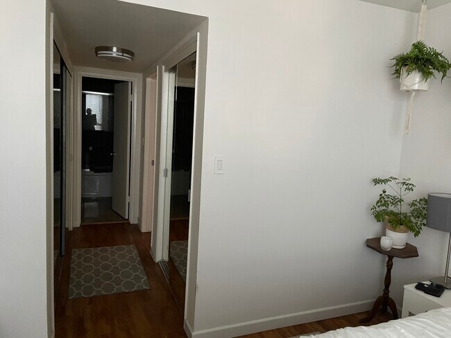 Building Photo - 1440 Veteran Ave