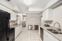 Building Photo - 1346 Byron Dr