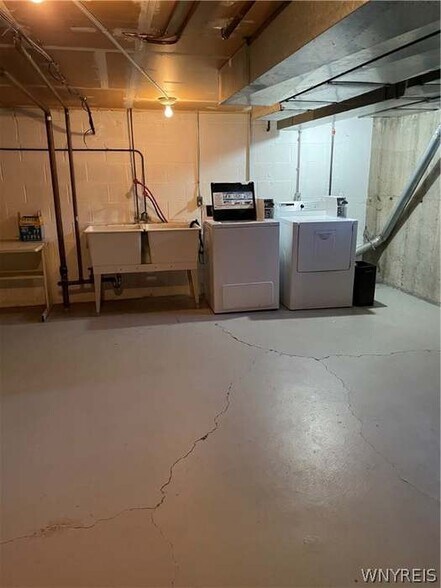 Building Photo - 205 Charter Oaks Dr