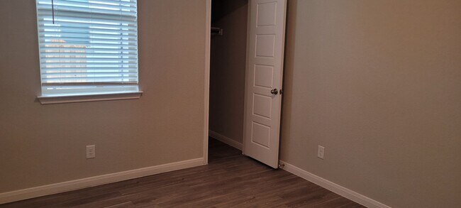 Building Photo - New 3/2 Townhome in Cibolo