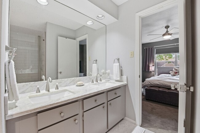 Building Photo - 1011 Fountain View Dr