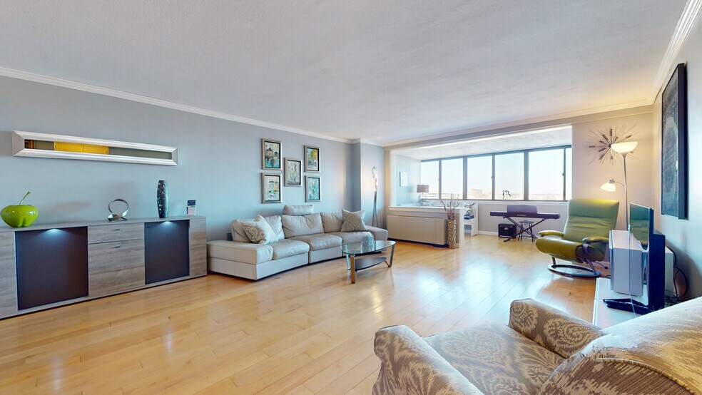 Building Photo - 10 Whittier Pl