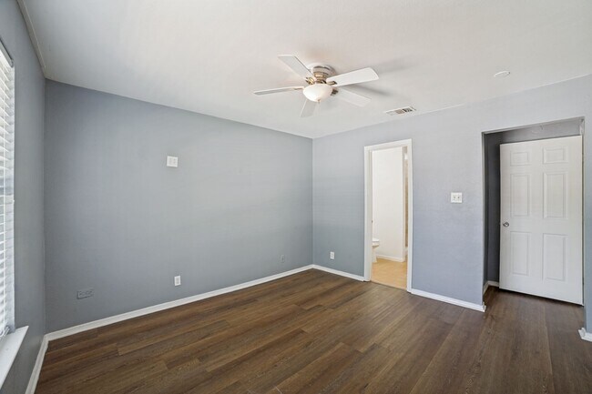 Building Photo - CHARMING HOME IN LOMA TERRACE