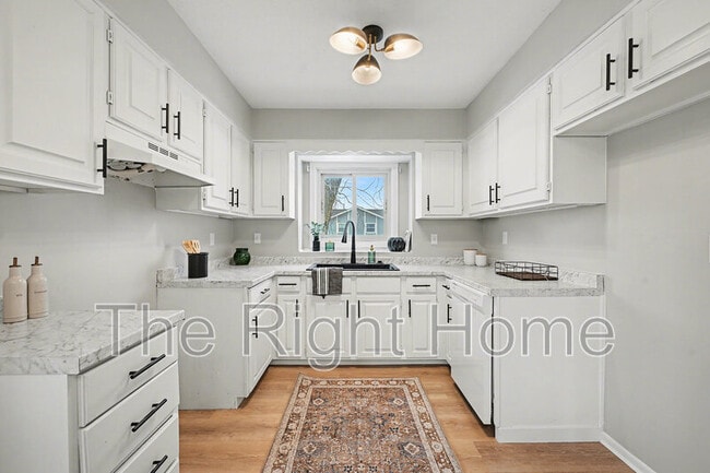 Building Photo - 8617 S 143rd Ave