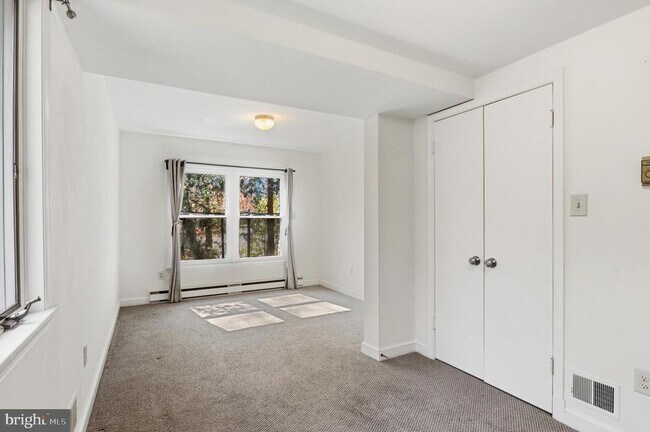 Building Photo - 5523 Uppingham St